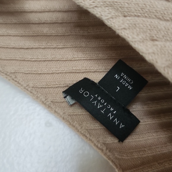 Ann Taylor Sweater Tank - Picture 2 of 4